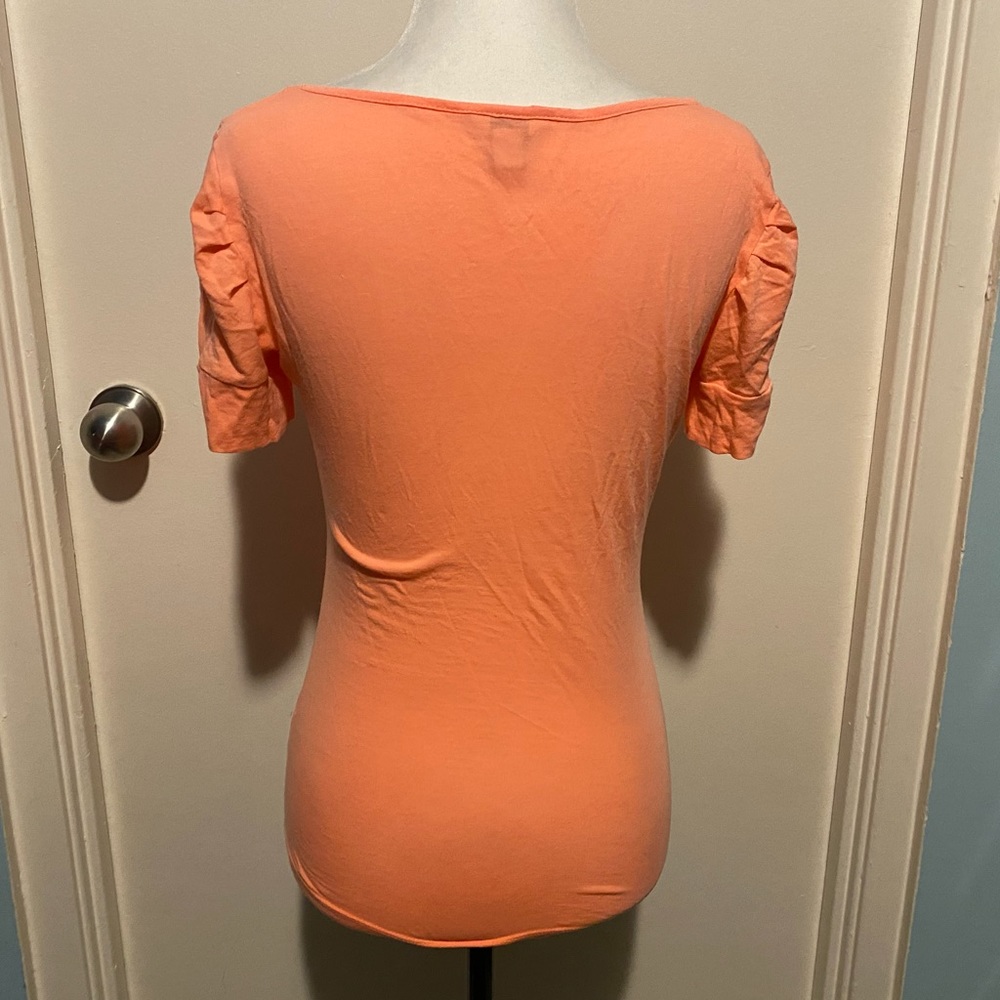 GUESS CUT OUT SHOULDER T-SHIRT - Picture 12 of 16